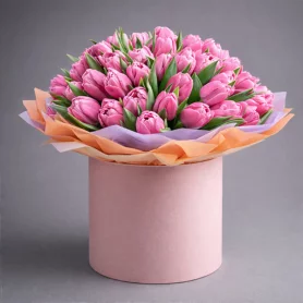 Розовое сафари - шляпная коробка с тюльпанами